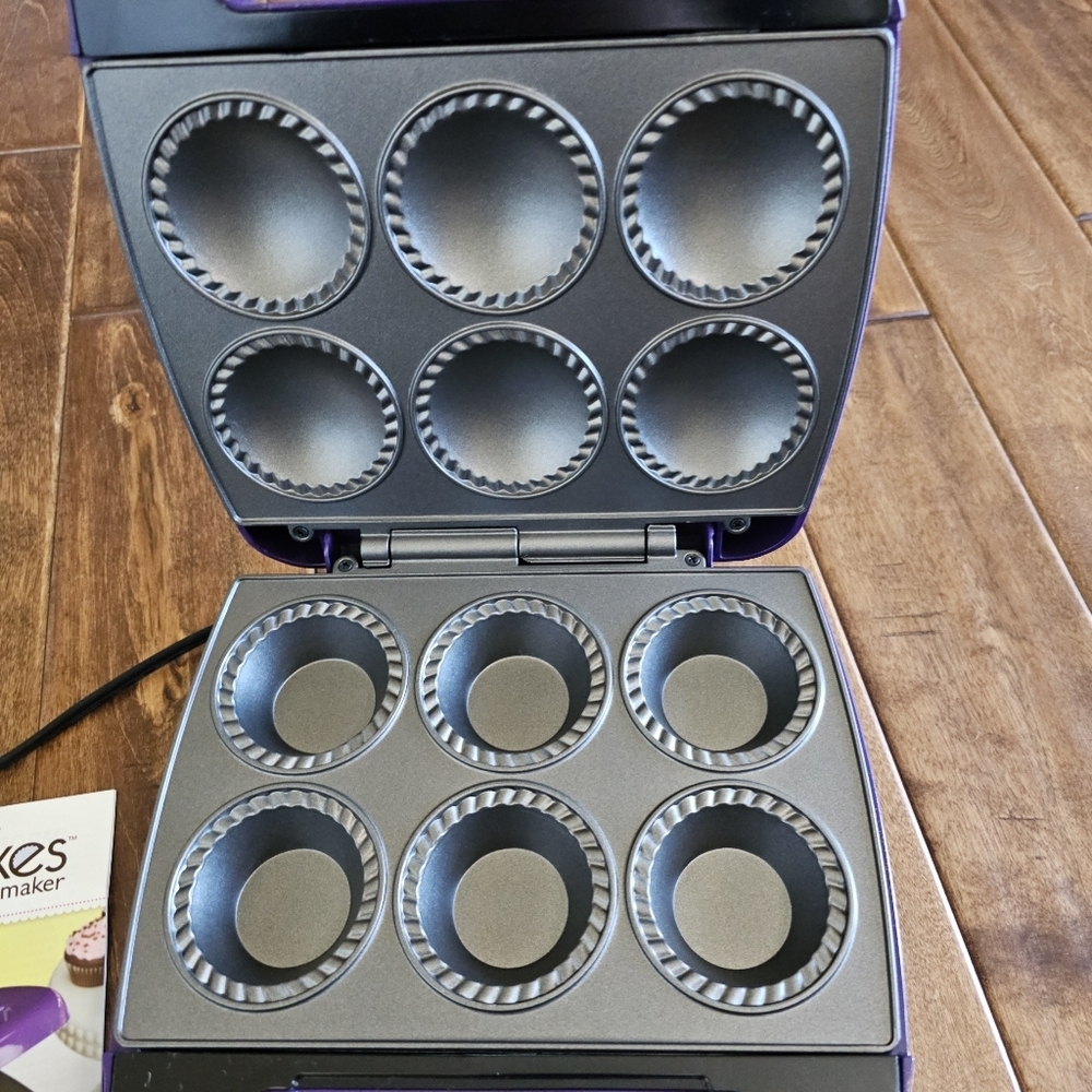 NWOT- Babycakes cupcake maker - Picture 4 of 6